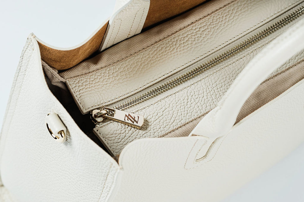 close up of zipper on Endrizzi handbag